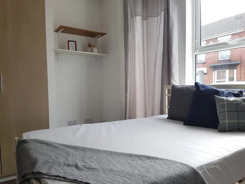 Large 6 Bed Terraced House // AUG 2026 - Image 15